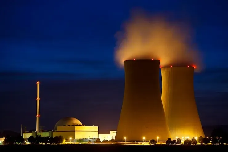4 Acciones para Invertir en el Renacimiento de la Energía Nuclear en 2025